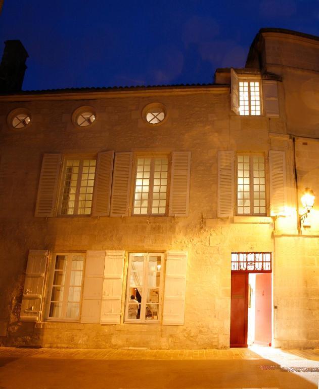 La Porte Rouge - The Red Door Inn Saintes Exteriör bild