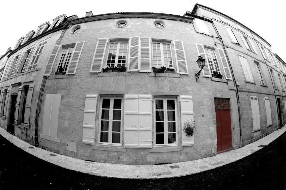 La Porte Rouge - The Red Door Inn Saintes Exteriör bild